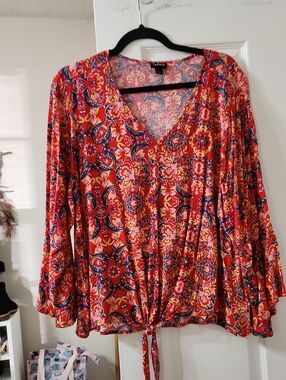 torrid Red Multi-Color Floral Tie-Front V-Neck Tunic